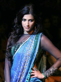 Sruthi Hasan Sari Stills, Photos,Pictures