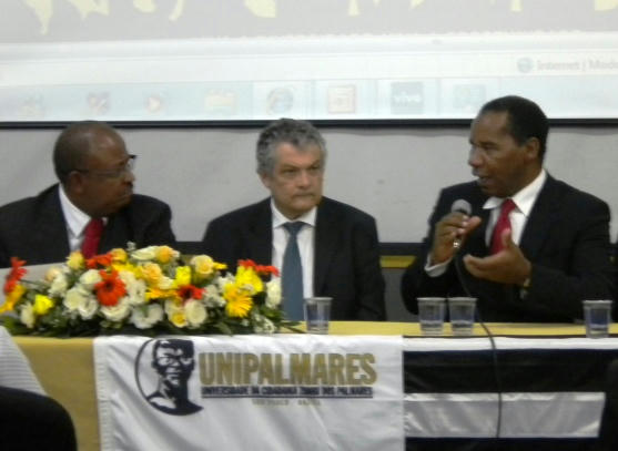 Ao centro, Ricardo Paes de Barros