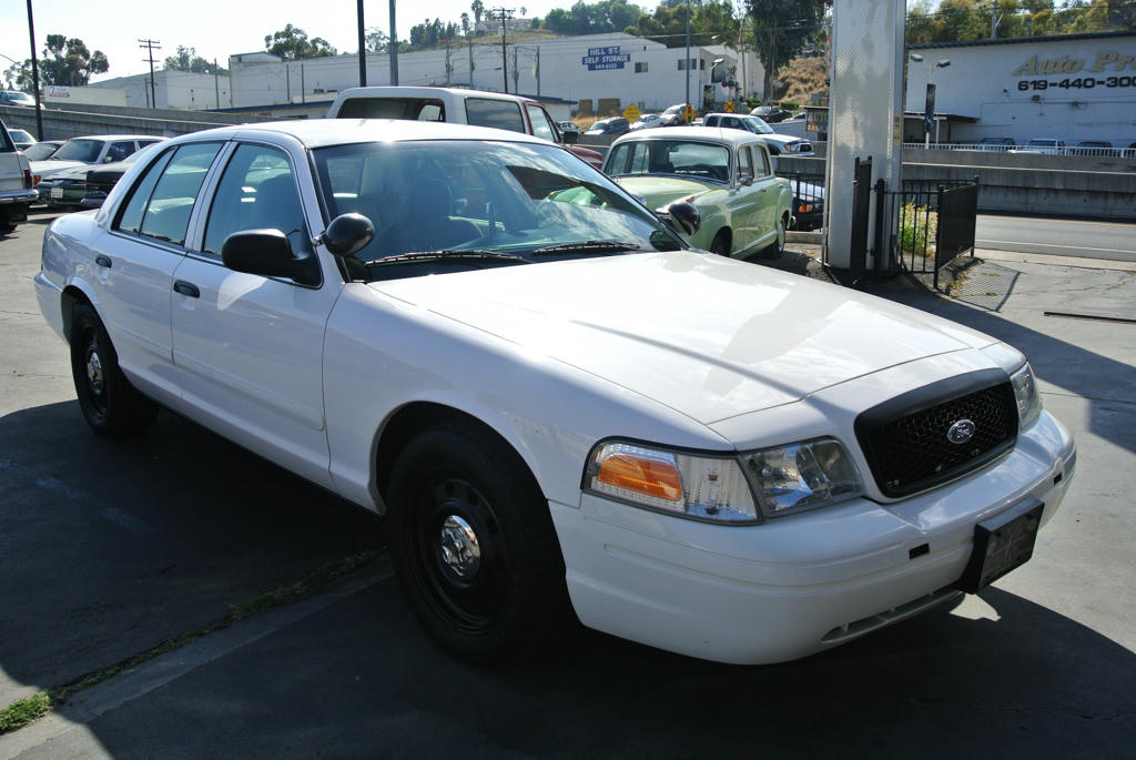 Ford : Crown Victoria Police Interceptor Sedan 4-Door in Ford