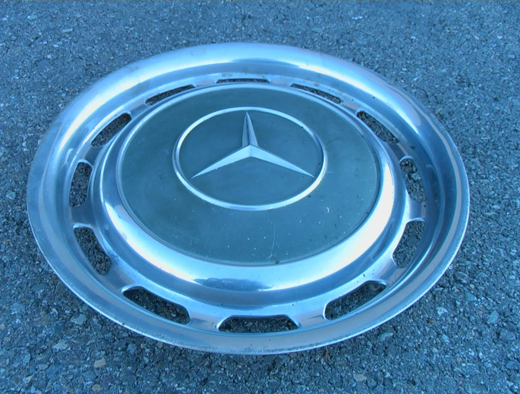 15" Mercedes Benz 300D 240D 14" Factory Wheel Covers Hubcaps Green W114 W123