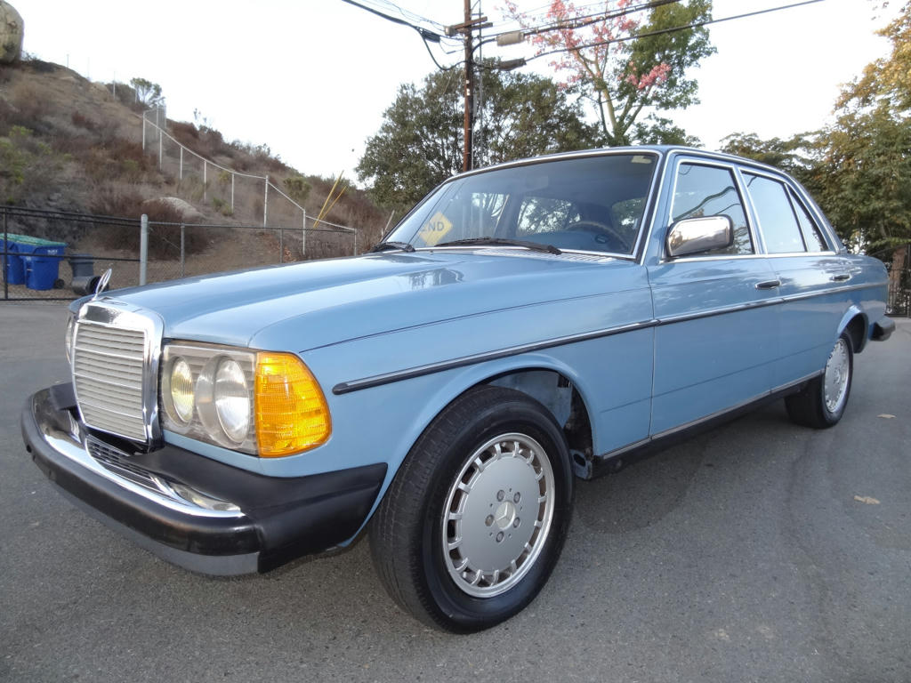 Volvo 240 vs mercedes 300d #4