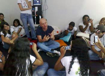 Marcelo Tas em visita ao Telinha