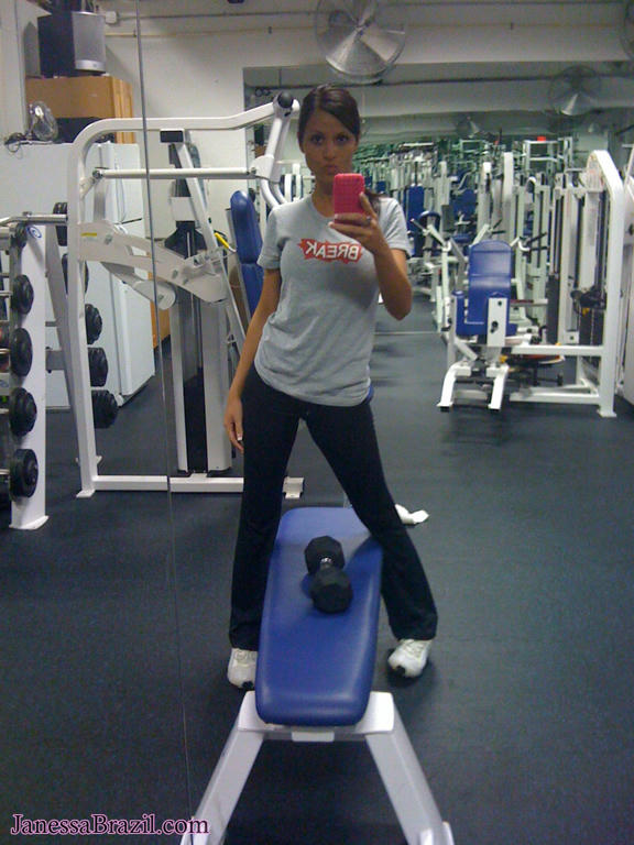 Janessa Brazil en el gym