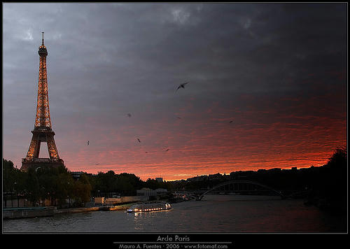 paris eiffel tower