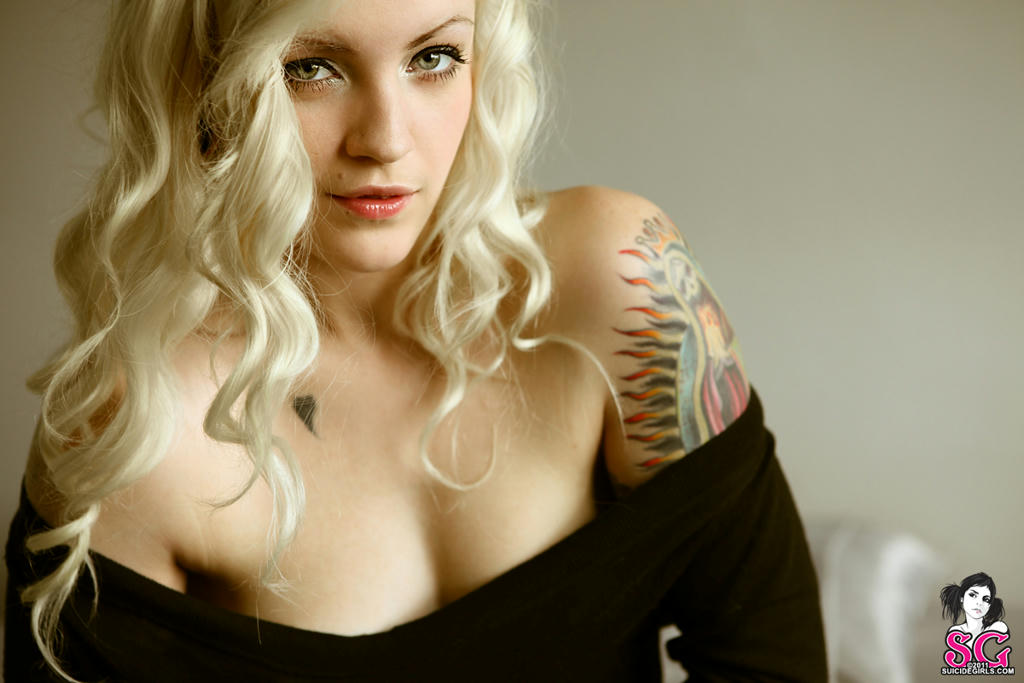 rubia blancona buen culo