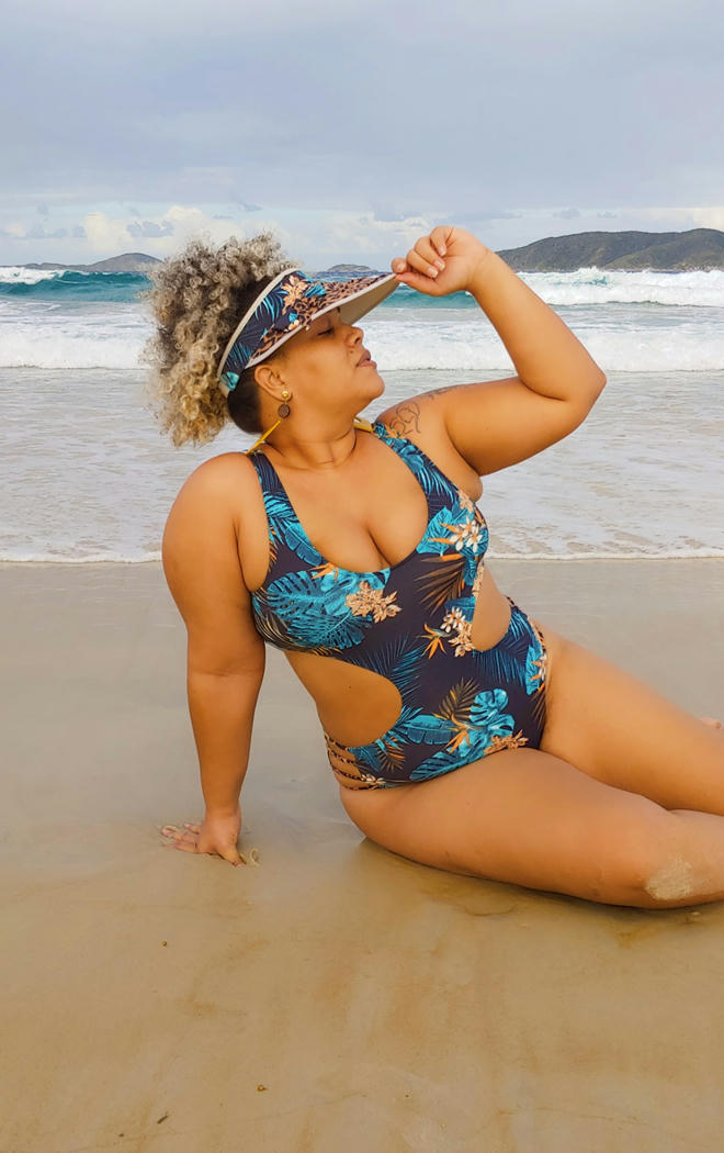 Maiô plus size regata, com tiras laterais, do 46/48 ao 54/56. Produto premium, feito de plus size para plus size, com todo carinho. Maiô plus size regata, com tiras laterais, do 46/48 ao 54/56. Produto premium, feito de plus size para plus size, com todo carinho.