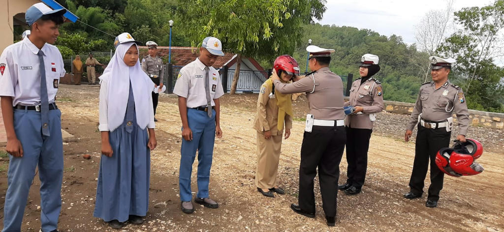 Hadiah Helm dari polres tulungagung
