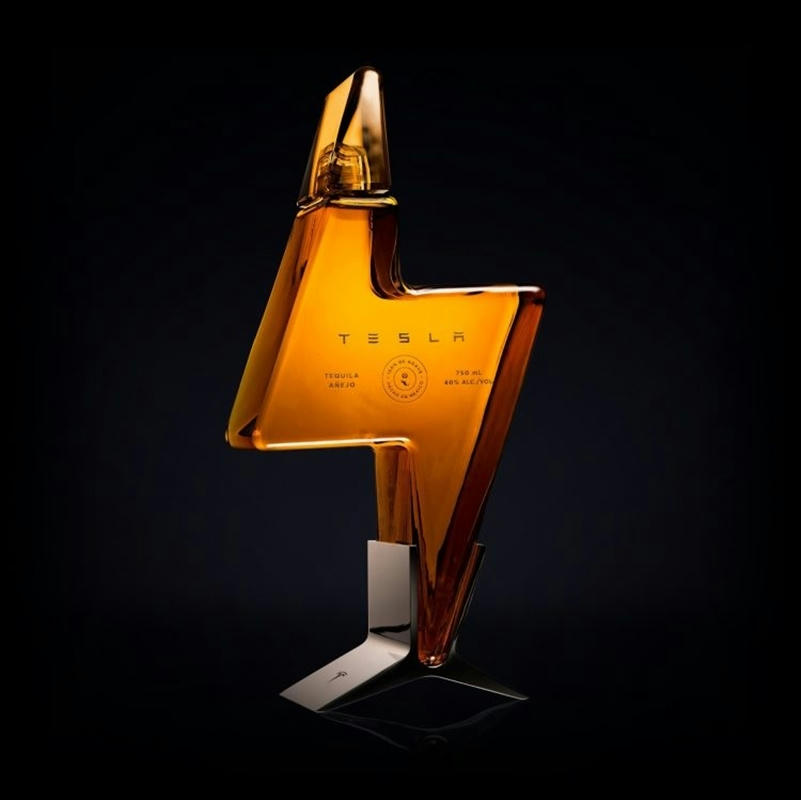 Elon Musk lanza edición limitada de Tesla Tequila a 250 dólares botella