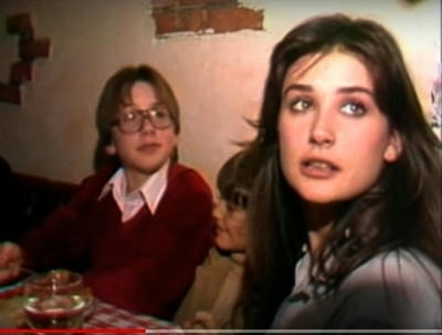 El escándalo de Demi Moore y su beso apasionado a un menor