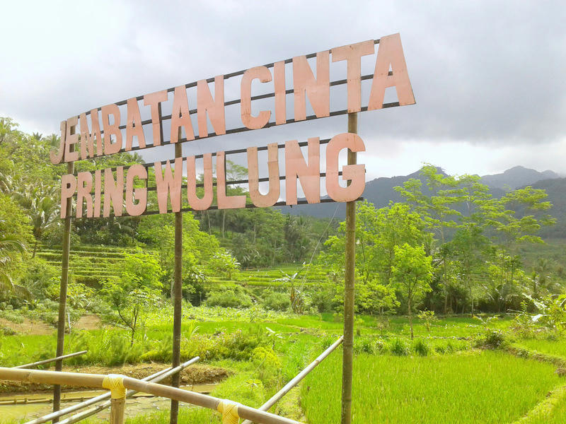 Tulisan Jembatan Cinta Pring Wulung