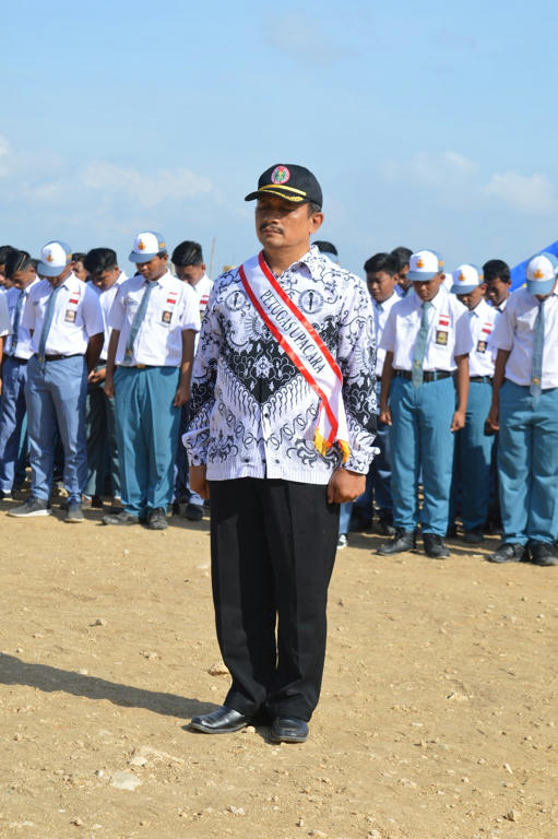 Upacara HUT PGRI 74