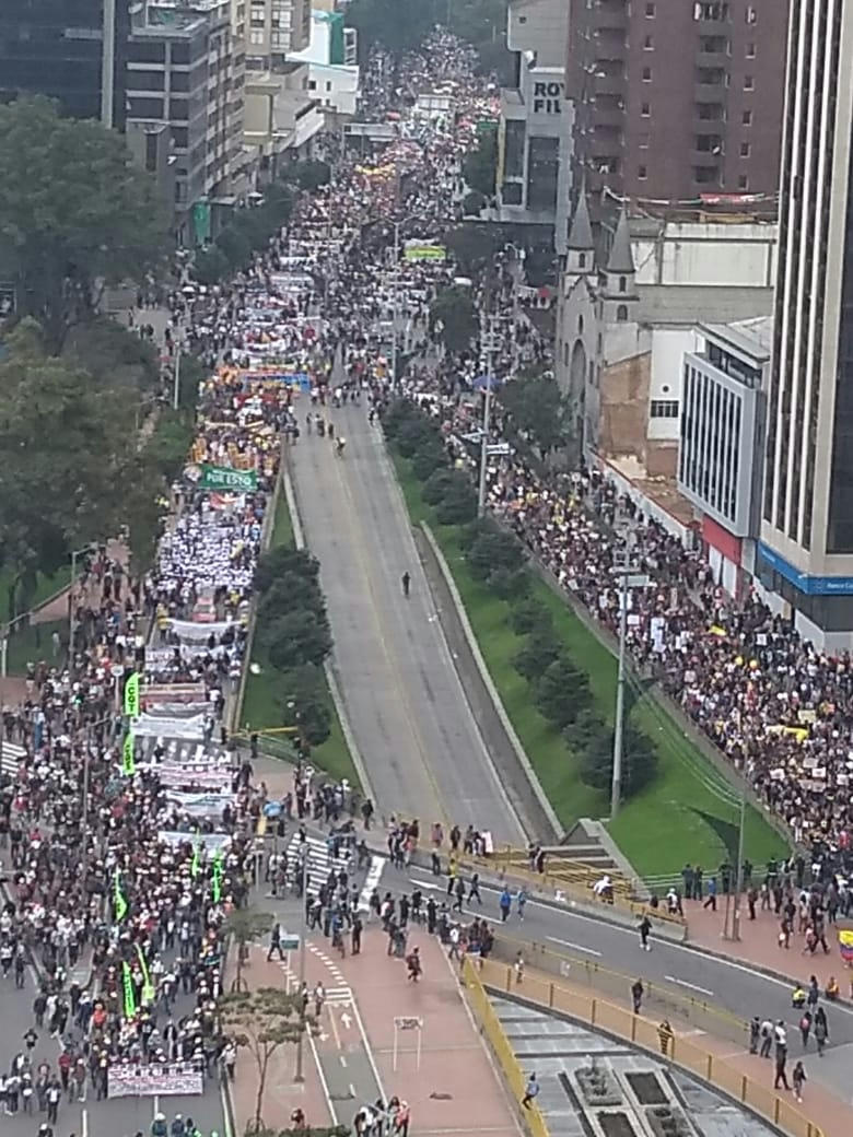  Nutrida marcha de protesta en Colombia 