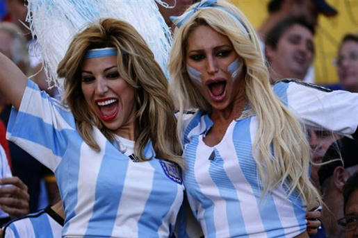  Las-mellizas-Xipolitakis-en-aquellos-tiempos-más-felices-antes-de-pasar-por-el-quirófano-de-Aníbal-Lotocki