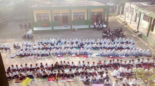 Guru dan Siswa al-Ma’rufi Cibeuti Gelar Do’a serta Urunan untuk Korban Rohingya