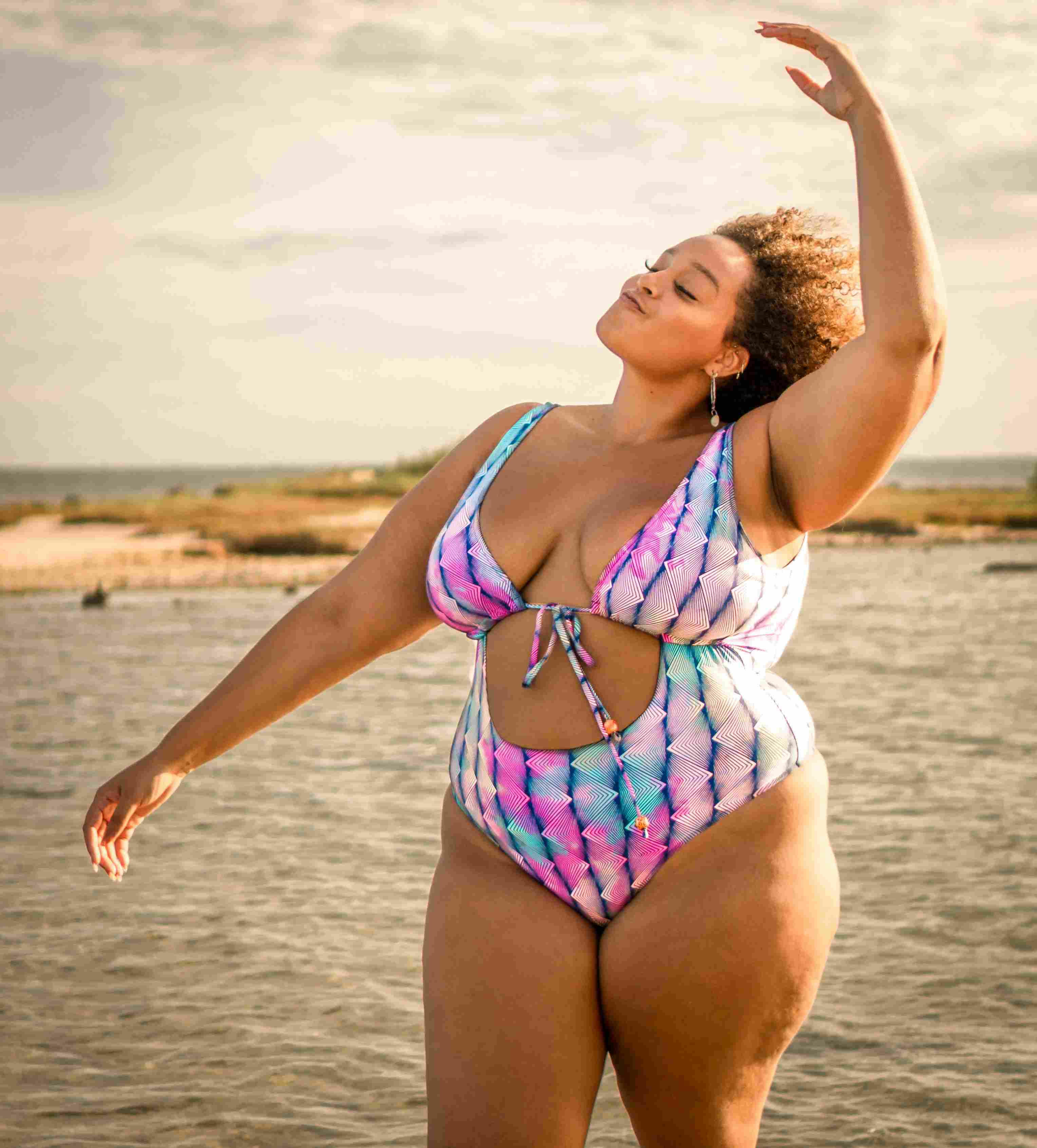 Maiô plus size cortininha e amarração na frente, 46/48 ao 54/56. Produto premium, feito de plus size para plus size, com todo carinho. Maiô plus size cortininha e amarração na frente, 46/48 ao 54/56. Produto premium, feito de plus size para plus size, com todo carinho.