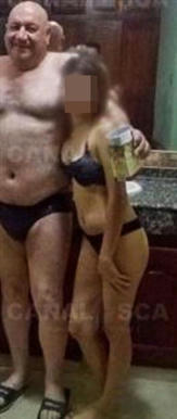 La foto completa divulgada ayer deja en evidencia al ahora ex Intendente Juan Mazzone, que había dicho que llevaba un jean y tenía el torso desnudo porque hacía calor