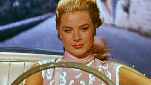  Nació como Grace Patricia Kelly, en Filadelfia, Pensilvania, Estados Unidos, el 12 de noviembre de 1929, y su padre, John Brendan Kelly, un empresario y deportista ganador de tres medallas de oro olímpicas en remo y su madre Margaret Katherine Majer, de ascendencia alemana, se opusieron a que la hermosísima Grace, se dedicará a la actuación