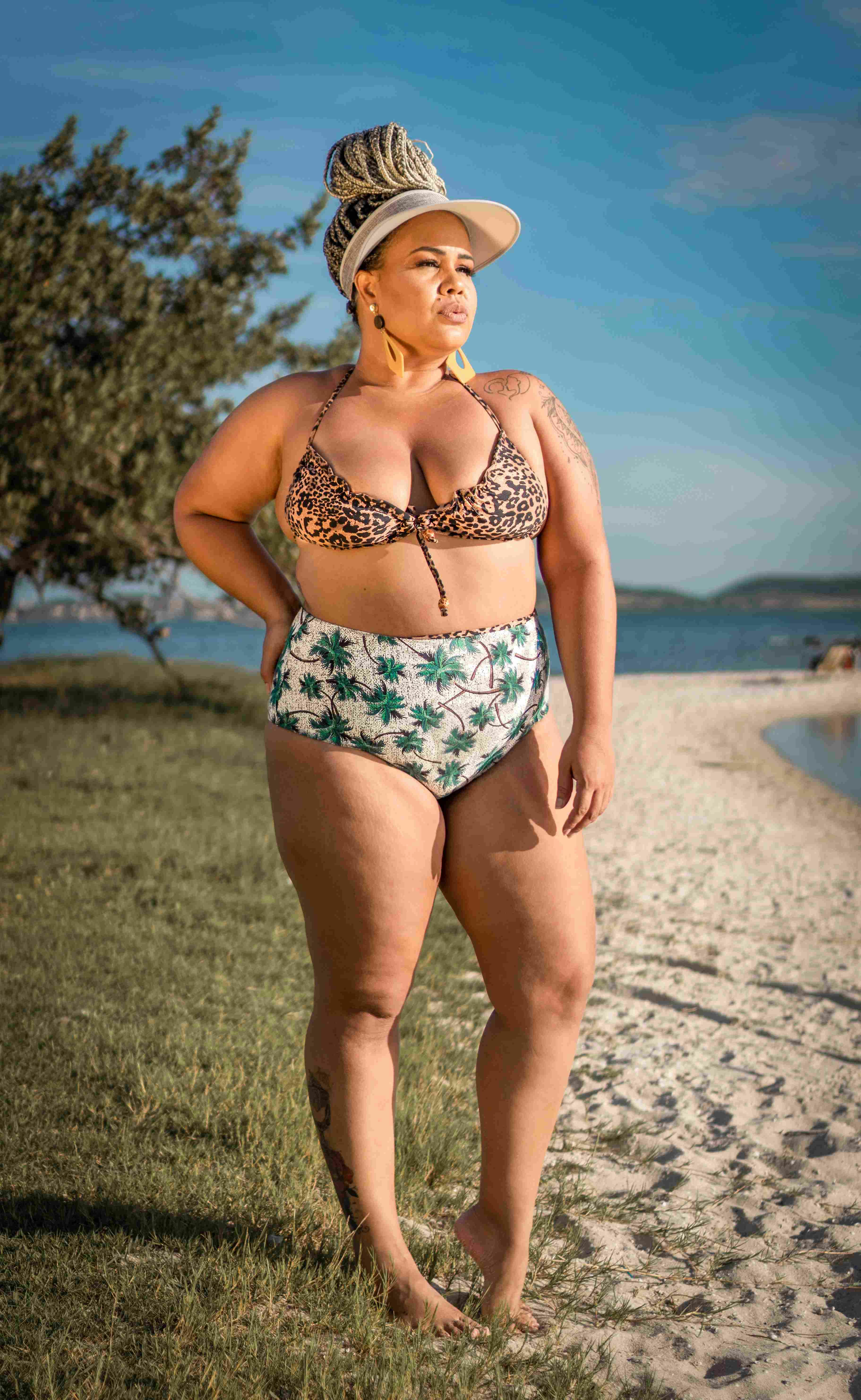 Conjunto biquíni plus size cortininha dupla face, composto de sutiã e calcinha hotpants. Do 46/48 ao 54/56. Conjunto biquíni plus size cortininha dupla face, composto de sutiã e calcinha hotpants. Do 46/48 ao 54/56.