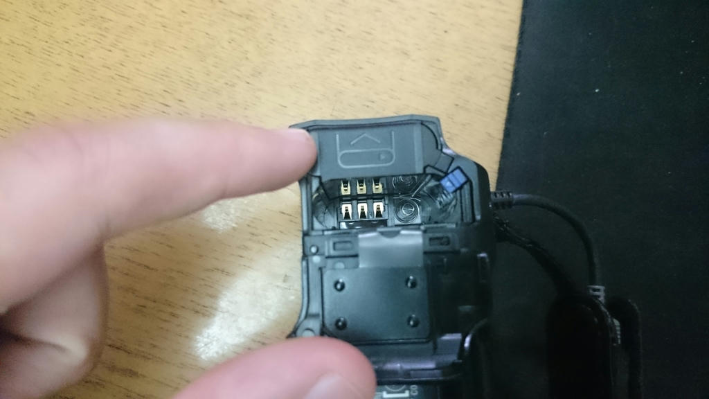 HDRCX240 2 batteries at once?