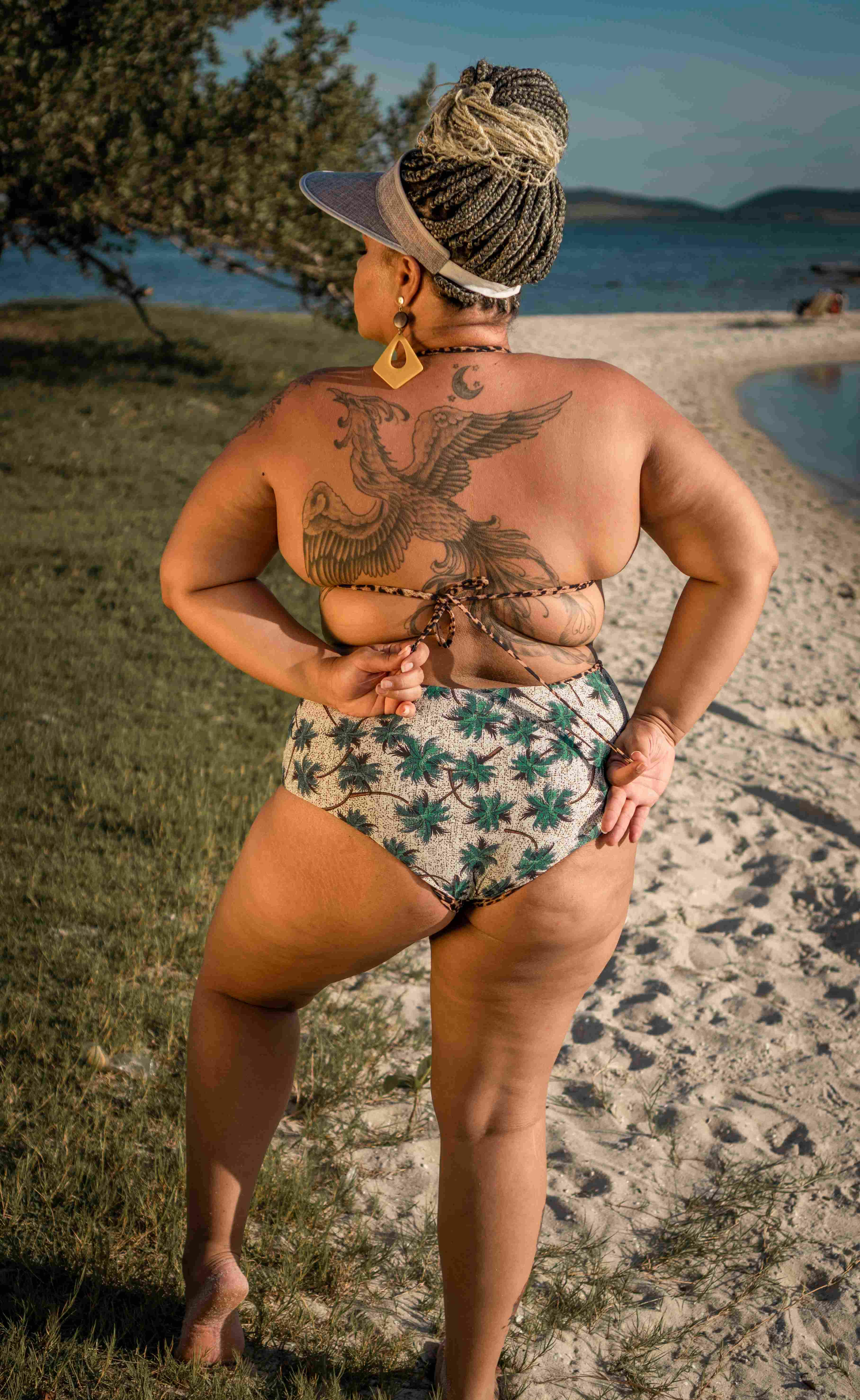 Conjunto biquíni plus size cortininha dupla face, composto de sutiã e calcinha hotpants. Do 46/48 ao 54/56. Conjunto biquíni plus size cortininha dupla face, composto de sutiã e calcinha hotpants. Do 46/48 ao 54/56.