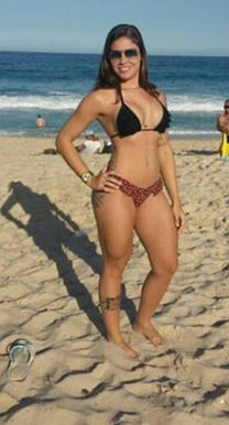 La-sensual-barrendera-brasilera-Rita-Mattos