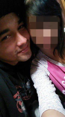  Tantas muestras de afecto, correspondidas por la chica, no tendrían nada de extraño si no fuera porque, al igual que Noelia con Jonathan y Rubén, Roció es una niña de 15 años y el hombre es un adulto