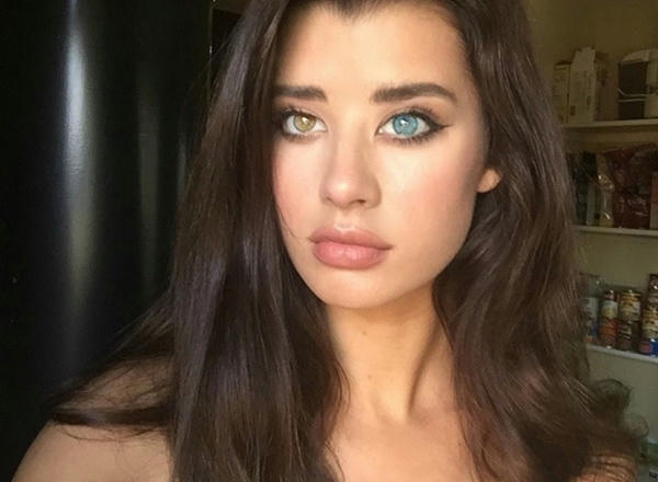 La-enigmática-belleza-de-Sarah-McDaniel-radica-en-lo-exótico-de-la-heterocromía-que-padece