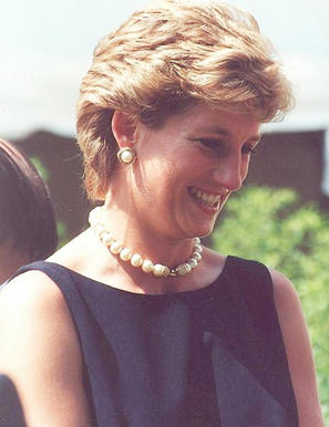 Diana,-princesa-de-Gales,-nacida-como-Lady-Diana-Frances-Spencer,-fue-la-primera-esposa-del-príncipe-Carlos-de-Gales-y-su-imagen-ha-quedado-envuelta-en-la-leyenda-para-la-posteridad
