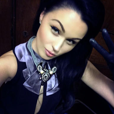 Viktoria-Modesta-camina-con-paso-decidido-por-este-nuevo-siglo-XXI