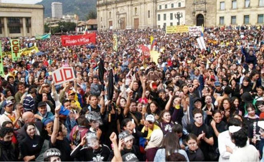 Los-estudiantes-de-Chile-y-Colombia-han-venido-protestando-contra-los-sistemas-educativos-basados-en-el-lucro-y-la-baja-calidad